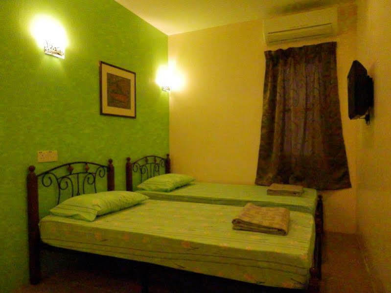 Travellers Planet Hotel & Guesthouse ملقا المظهر الخارجي الصورة
