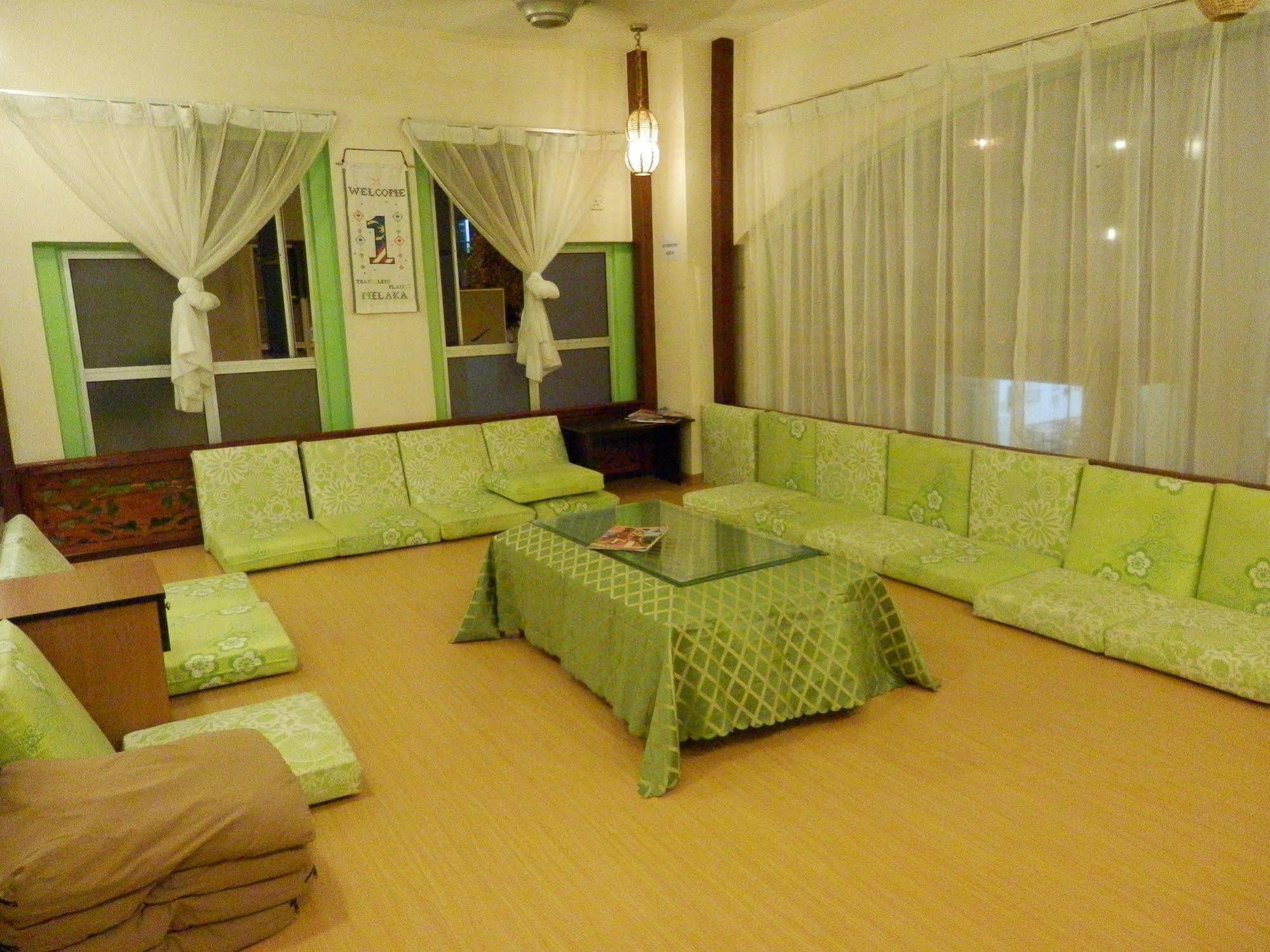 Travellers Planet Hotel & Guesthouse ملقا المظهر الخارجي الصورة
